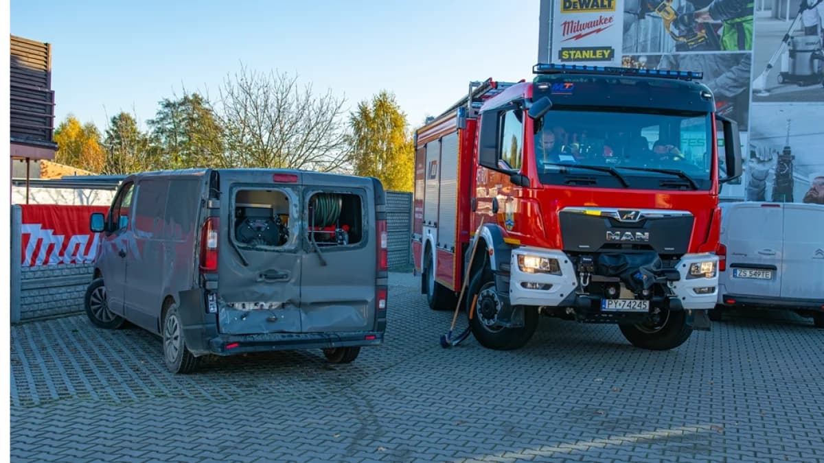 Poranny pośpiech na Wrocławskiej. Tir uderzył w auto dostawcze. Jedna osoba trafiła do szpitala.