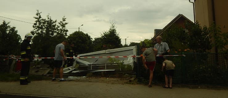 Kierowca zasłabł i uderzył autem w przystanek