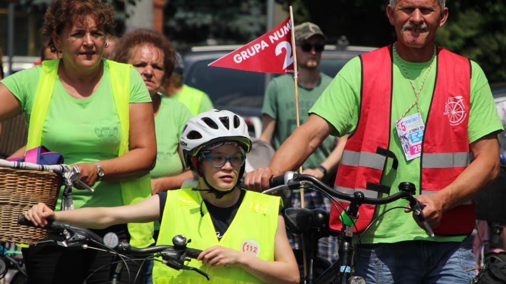 Weekend z RoweLOVE Jarocin. Rajd dla fundacji i sprzątanie ścieżek