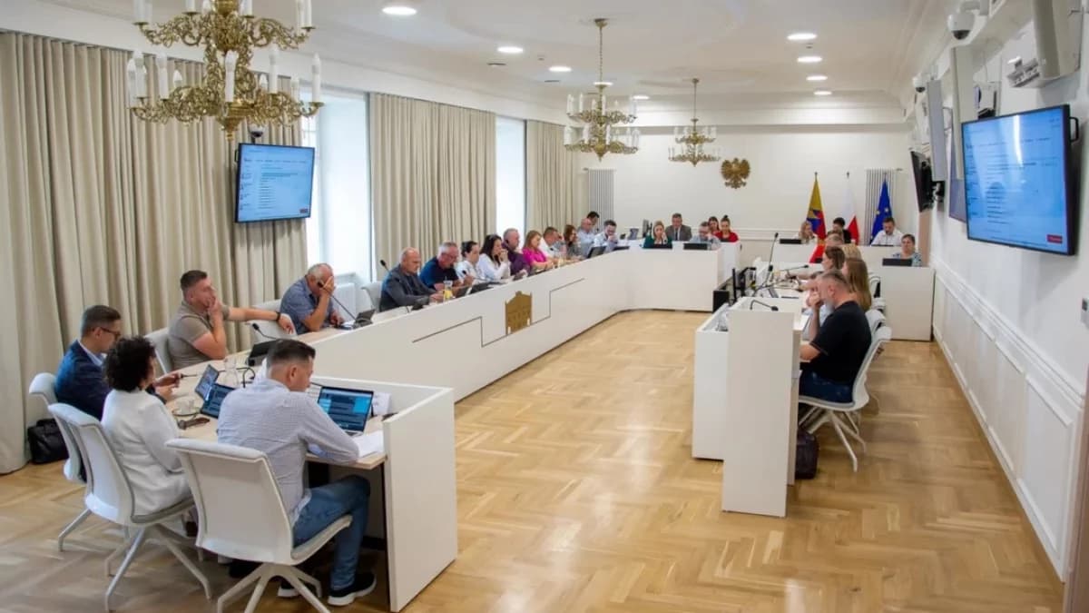 Radni dyskutowali o przyszłości Jarocin Festiwalu [TRANSMISJA, AKTUALIZACJE]