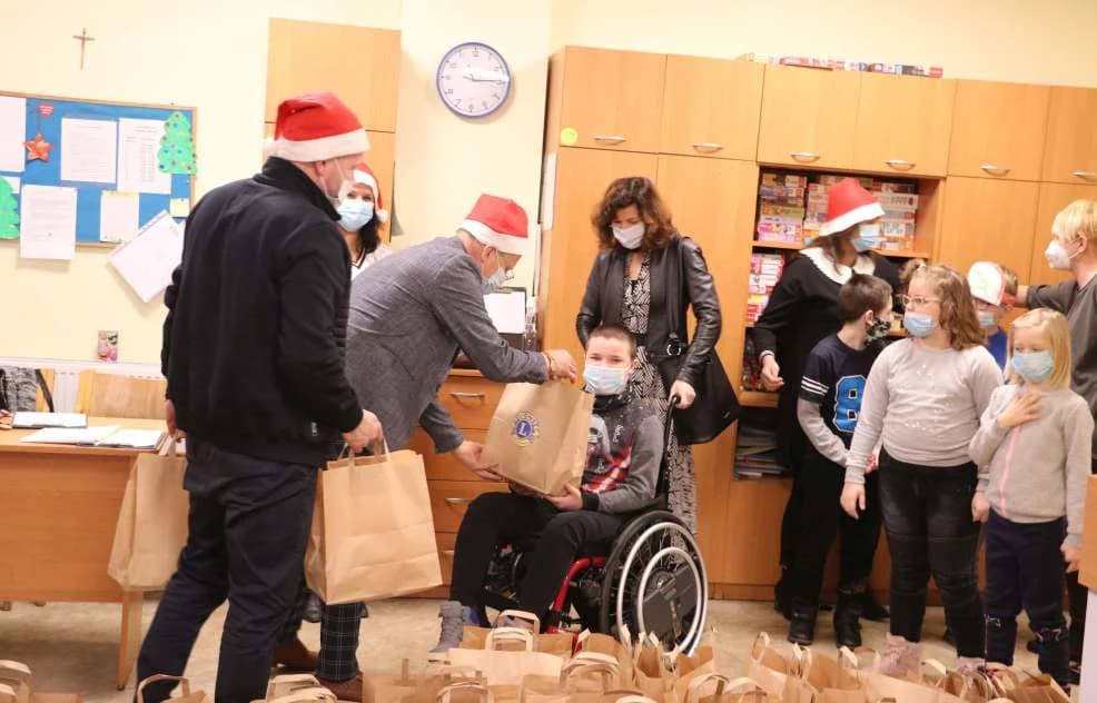 Lions Club Jarocin w roli świętego Mikołaja