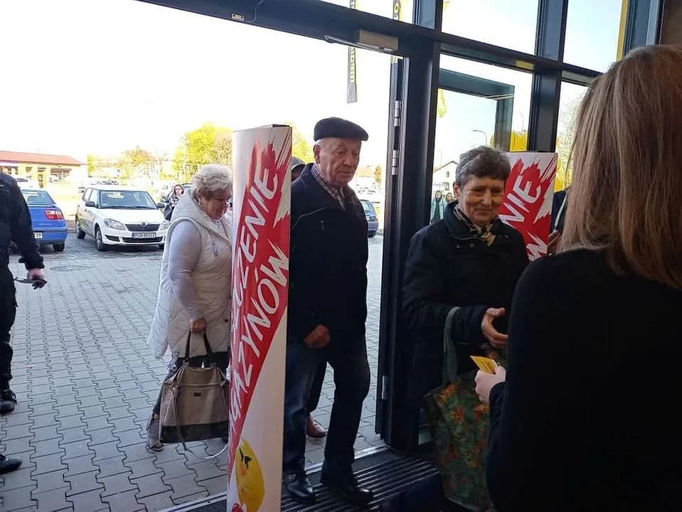Media Expert otwarty. Było przecięcie wstęgi, prezenty i niepowtarzalna oferta  [ZDJĘCIA]