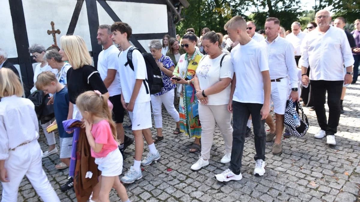 Odpust w Golinie z dużymi pielgrzymkami i koncertem orkiestry wojskowej [ZDJĘCIA, WIDEO]