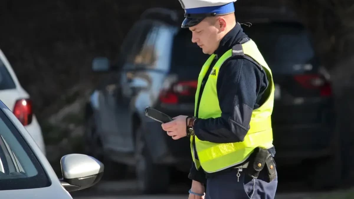 Miał narkotyki, jechał agresywnie a potem uciekał na piechotę. Nie udało się. Co mu teraz grozi?