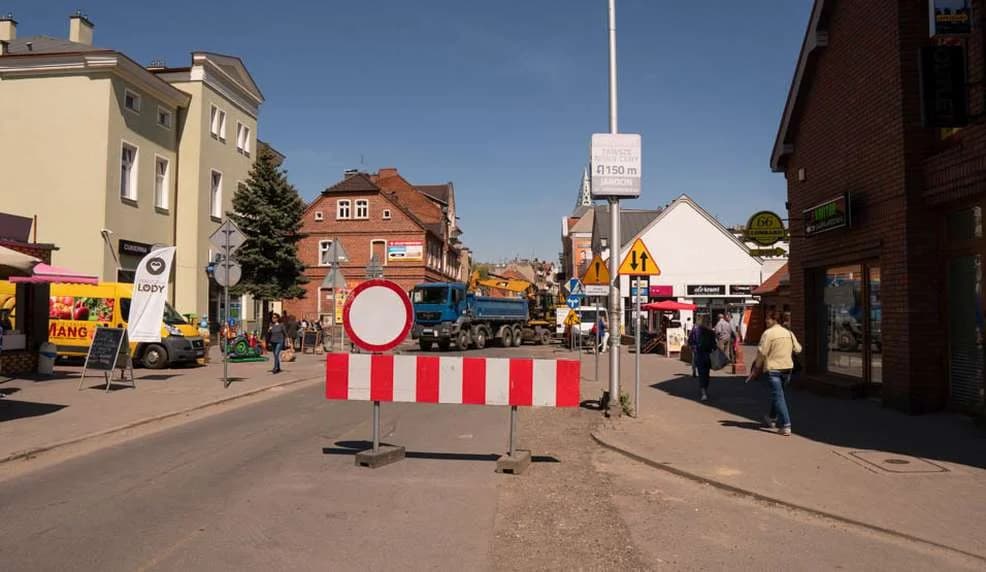 Kolejna zmiana ruchu w centrum Jarocina. Dotyczy skrzyżowania ulic Wrocławskiej i Paderewskiego [ZDJĘCIA]
