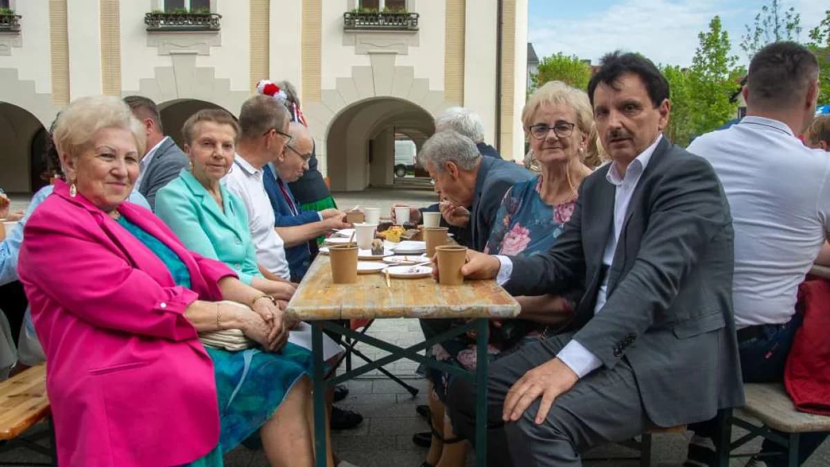 Wielkie święto na rynku - jarociński samorząd obchodzi 35. urodziny. Zobacz, kto był, a kogo zabrakło [ZDJĘCIA]