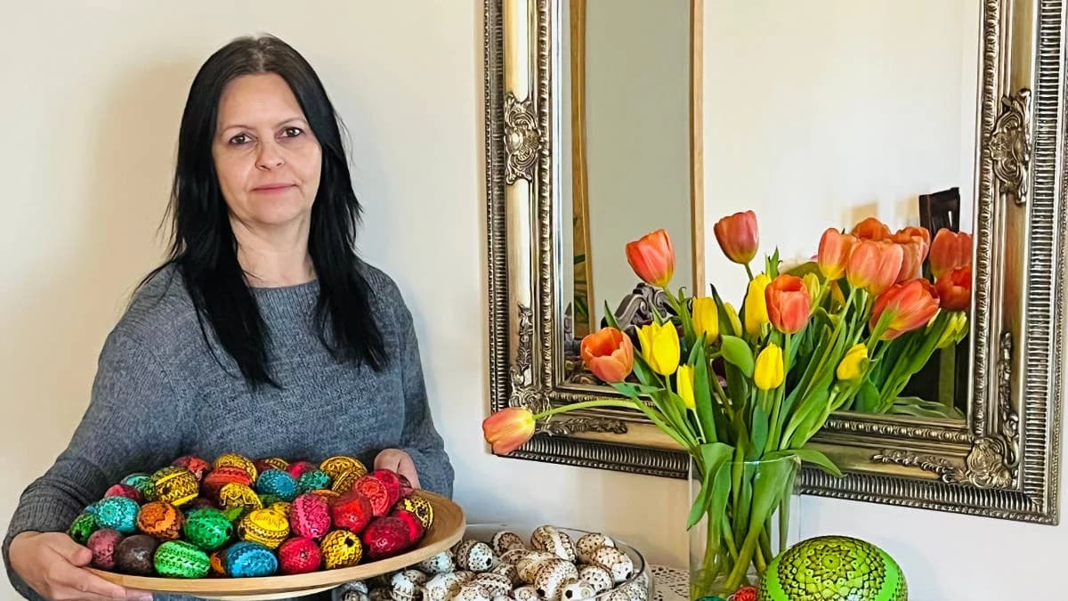 Co roku robi około 100 pisanek. Zaczęła też malować kolorowym woskiem bombki. Poznajcie dzieła Iwony Czeszyk z Nowego Miasta [ZDJĘCIA]