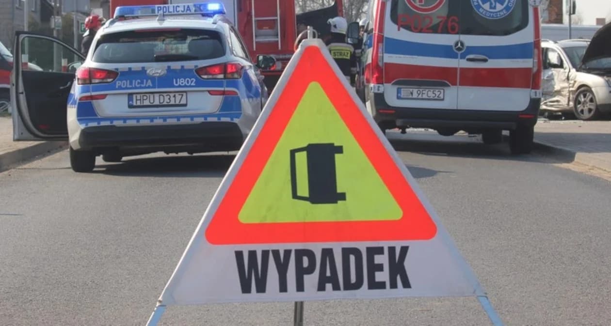 Zderzenie trzech aut na DK 11 w Nowym Mieście. Droga zablokowana [AKTUALIZACJA]