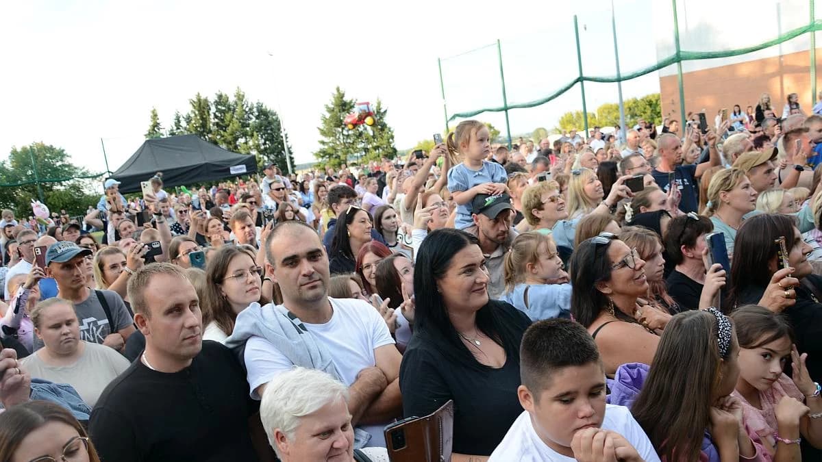 Tłumy na dożynkach powiatowo-gminnych w Cielczy. Dopisali też parlamentarzyści [ZDJECIA]