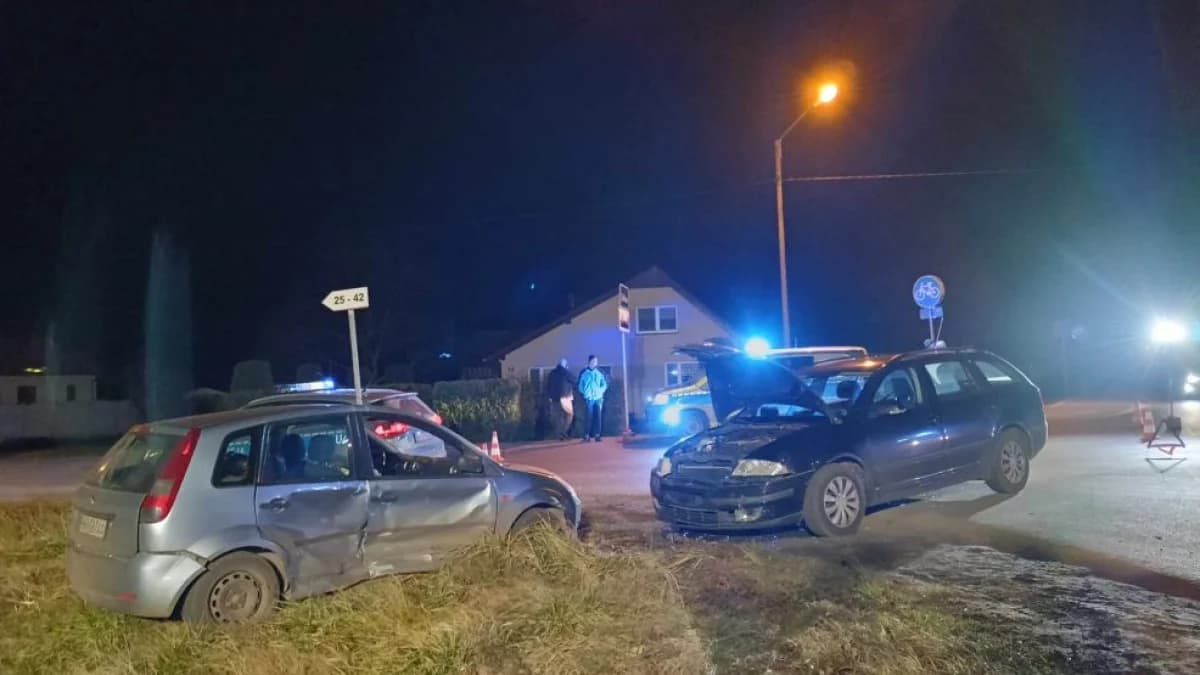 W Żółkowie w gminie Żerków zderzyły się dwa samochody osobowe [ZDJĘCIA, AKTUALIZACJA]