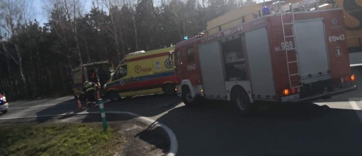 DK 11. Zderzenie ciężarówki z dwoma samochodami osobowymi