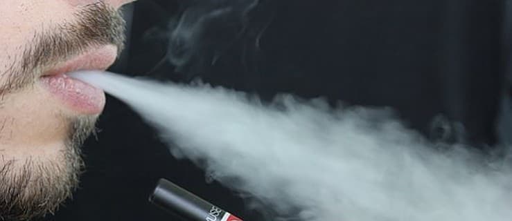 W Jarocinie sięgają po nie nawet dzieci. Tymczasem już wiadomo, że e-papierosy są szkodliwe