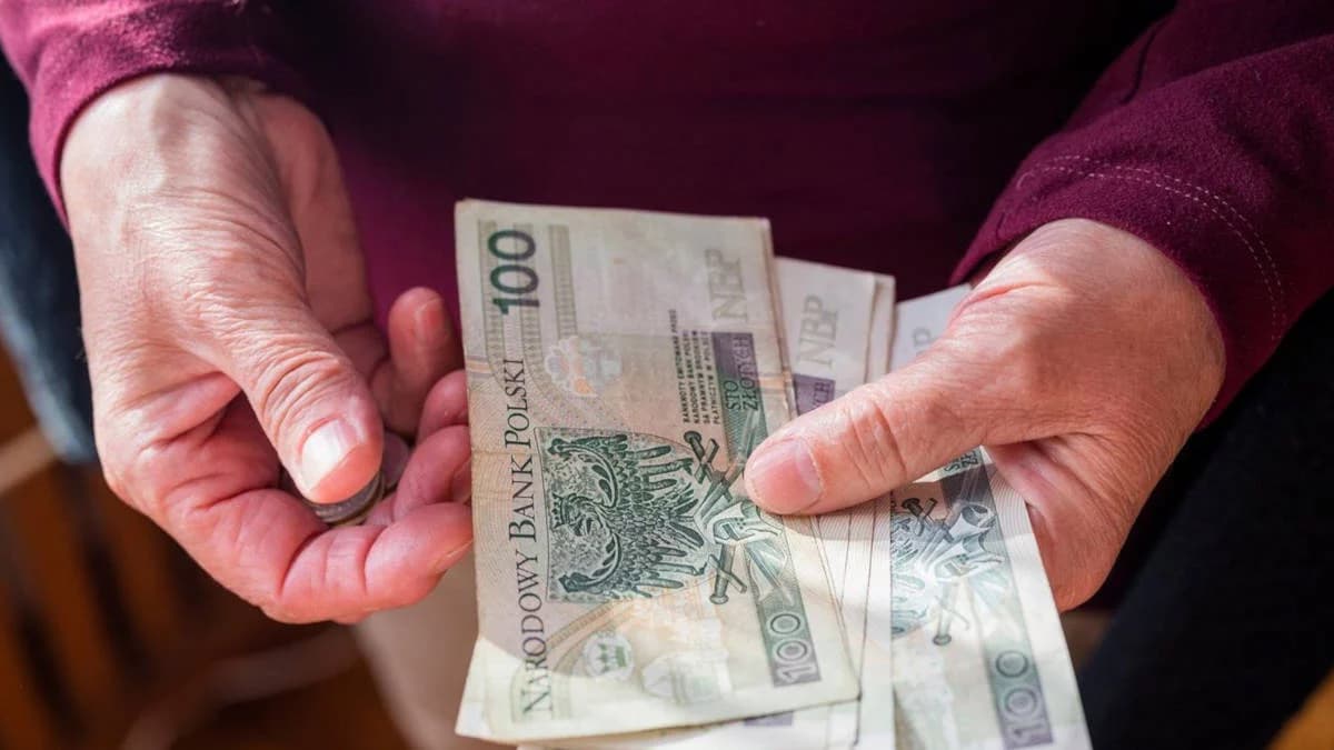 Emeryci mogą liczyć na dodatkowe pieniądze z fiskusa. Jaka to kwota i kto ją odbierze? [SONDA]