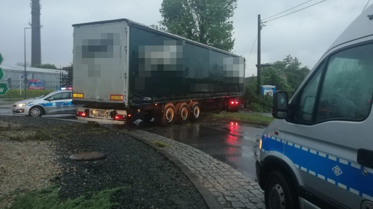 Jarocin.Tirem jechał po pijanemu zatłoczoną drogą nr 11