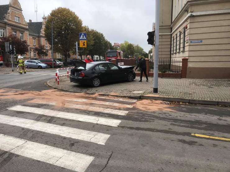 Zderzenie na skrzyżowaniu ul. Kościuszki i Niepodległości w Jarocinie [ZDJĘCIA]