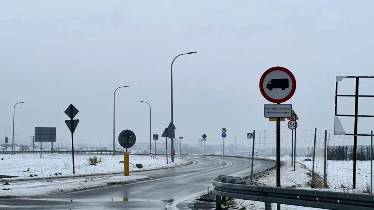 Zakaz dla aut ciężarowych przy wjeździe na punkt ważenia pojazdów w Jarocinie - czy służby mogą kierować tam kontrolowanych?