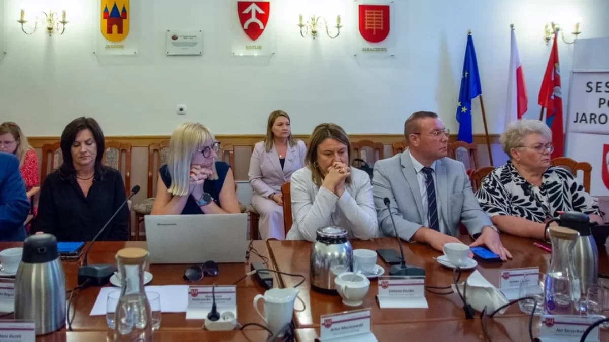 Zbierają się radni powiatu jarocińskiego. Będzie ślubowanie nowej radnej. Co jeszcze w programie? [SONDA]