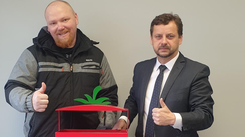 Nietypowe kosze na śmieci. Odpady będą wyrzucać do pomidorów