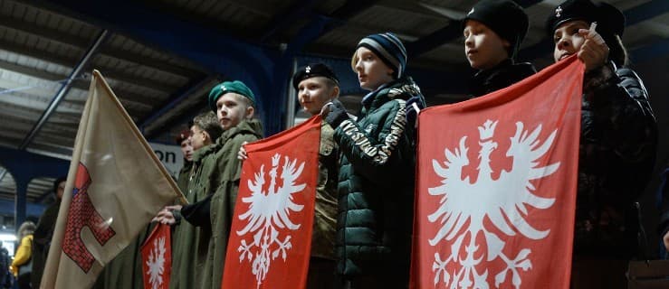 W sobotę będą budzić... pasażerów na dworcu i w pociągach