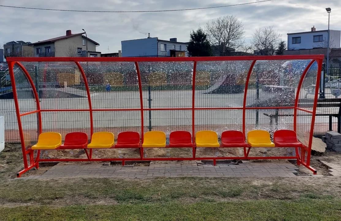 W Jaraczewie rezerwowi usiądą na nowych ławkach