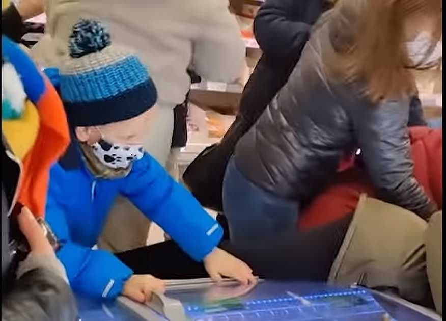 Lody "Ekipa" stały się hitem i podbiły serca nastolatków. Gdzie można je kupić w Jarocinie?