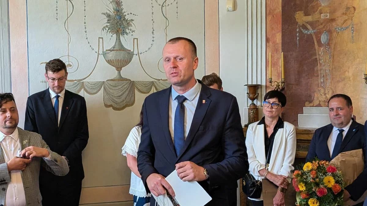 Radni powiatu jarocińskiego przenoszą się do pałacu. Dlaczego i o co tam będą robić? [SONDA]