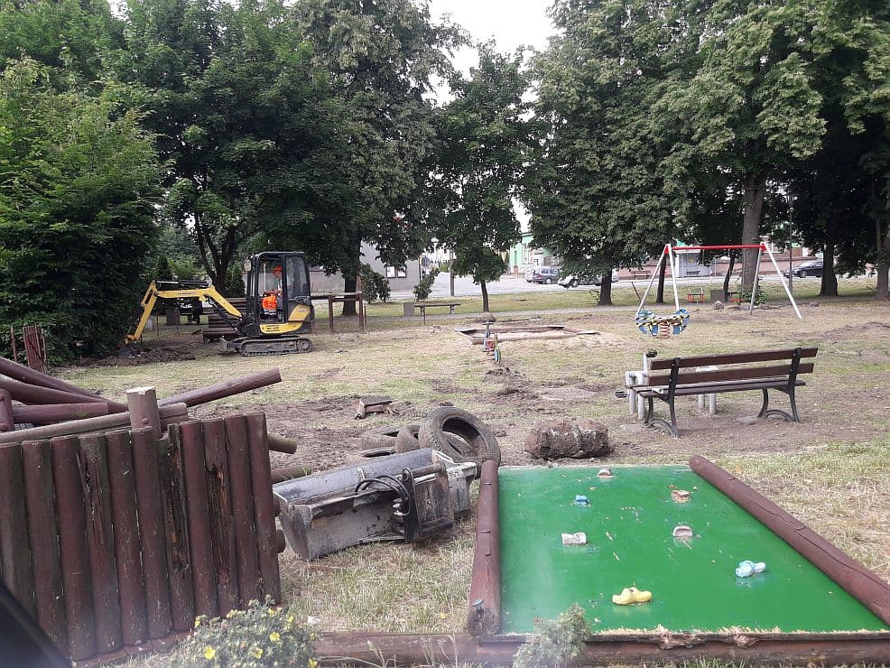 Zlikwidowali place zabaw w Roszkowie i Witaszycach. Wiemy dlaczego.