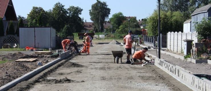 Nowa droga i chodnik przy ośrodku zdrowia. Do kiedy potrwają prace?