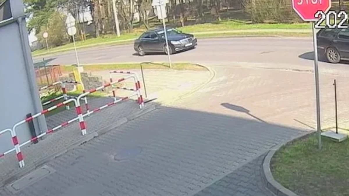 Prawie wjechał w dzieci na pasach w Jarocinie. Sąd zdecydował w sprawie poszukiwanego kierowcy