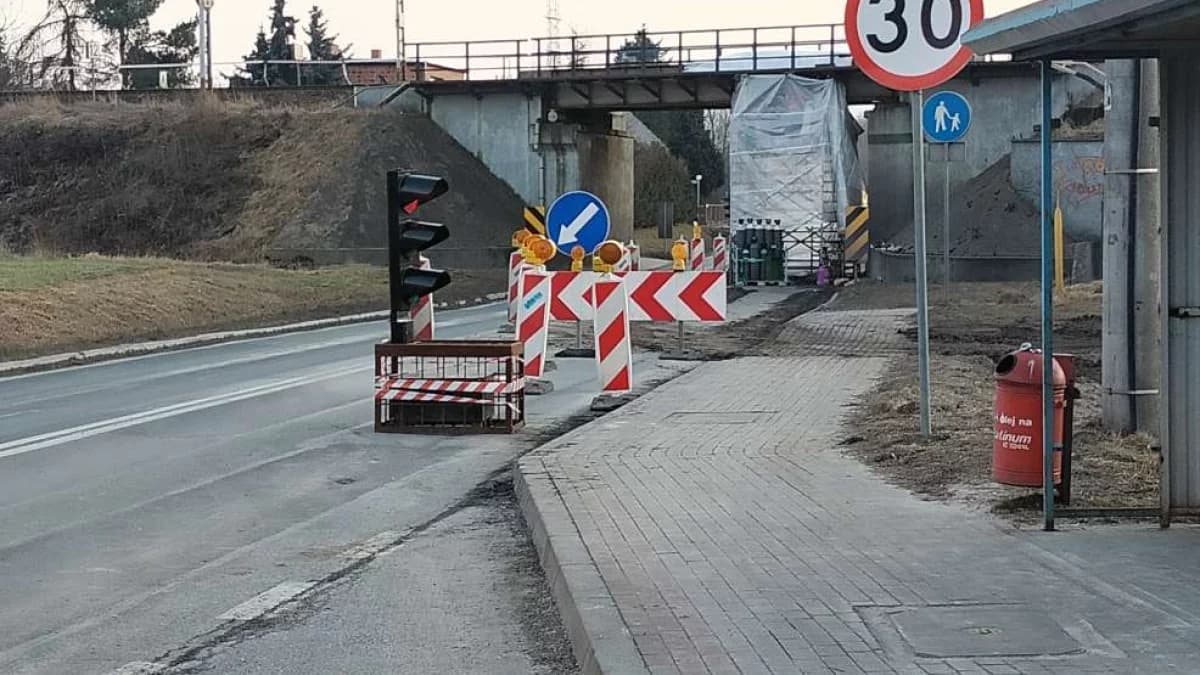 Utrudnienia na Wrocławskiej w Jarocinie. Do kiedy potrwają? [SONDA]