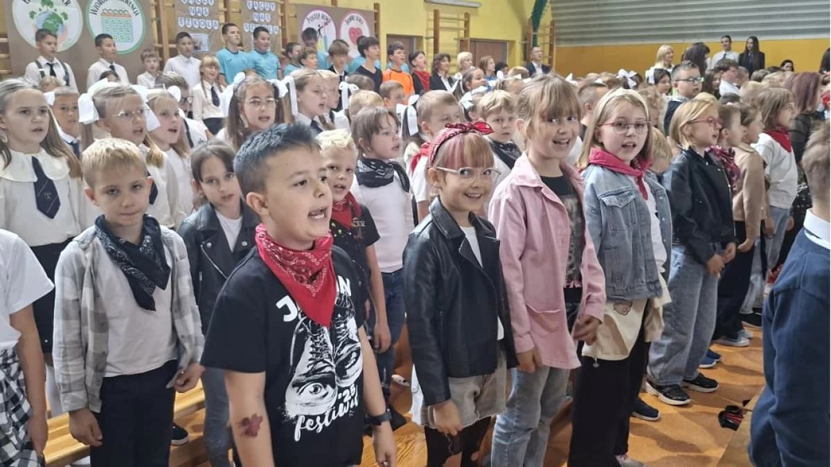 „Czwórka” świętowała 80 lat!  Wzruszające obchody jubileuszu Szkoły Podstawowej nr 4 w Jarocinie [ZOBACZ ZDJĘCIA]