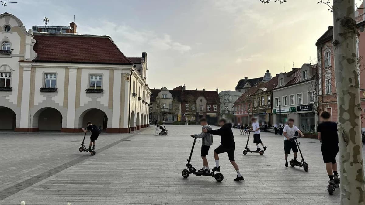 „Piraci” na hulajnogach w Jarocinie. Mieszkańcy alarmują, policja reaguje [SONDA]