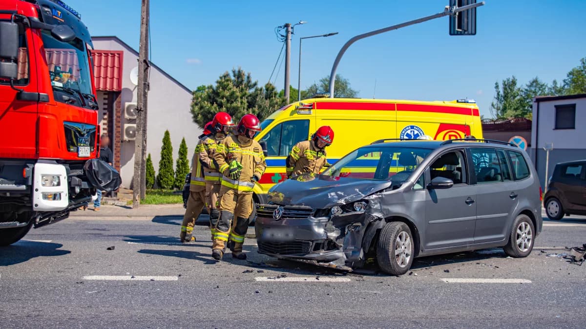 Kolizja w Kotlinie. Na drodze krajowej zderzyły się dwa samochody