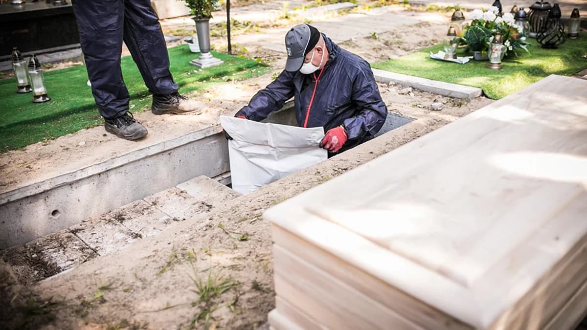 Jak przeprowadza się ekshumację albo jak usunąć kleszcza - o tym i nie tylko - na spotkaniach z sanepidem