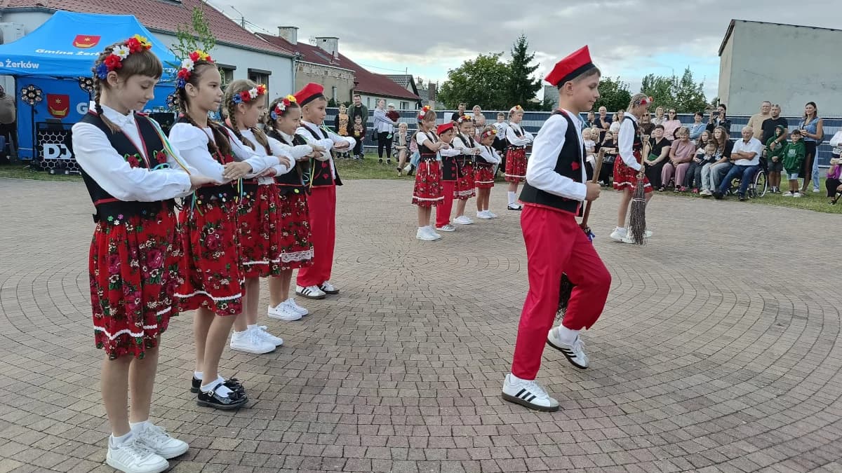 "Tradycja łączy pokolenia" w Dobieszczyźnie. Dożynki mieszkańców trzech wiosek [ZDJĘCIA]