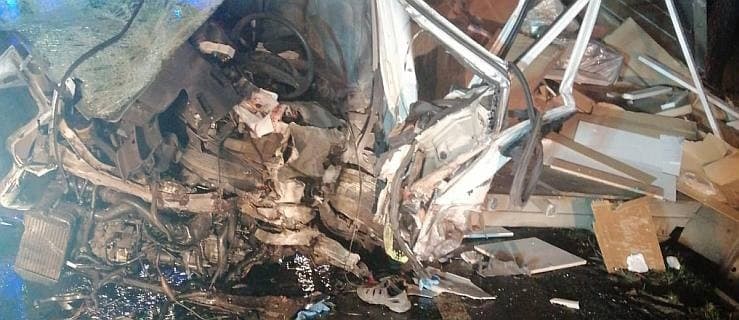 Seria wypadków na drodze krajowej nr 11 między Jarocinem a Środą Wlkp. Jedna osoba nie żyje. Są ranni.  [ZDJĘCIA]