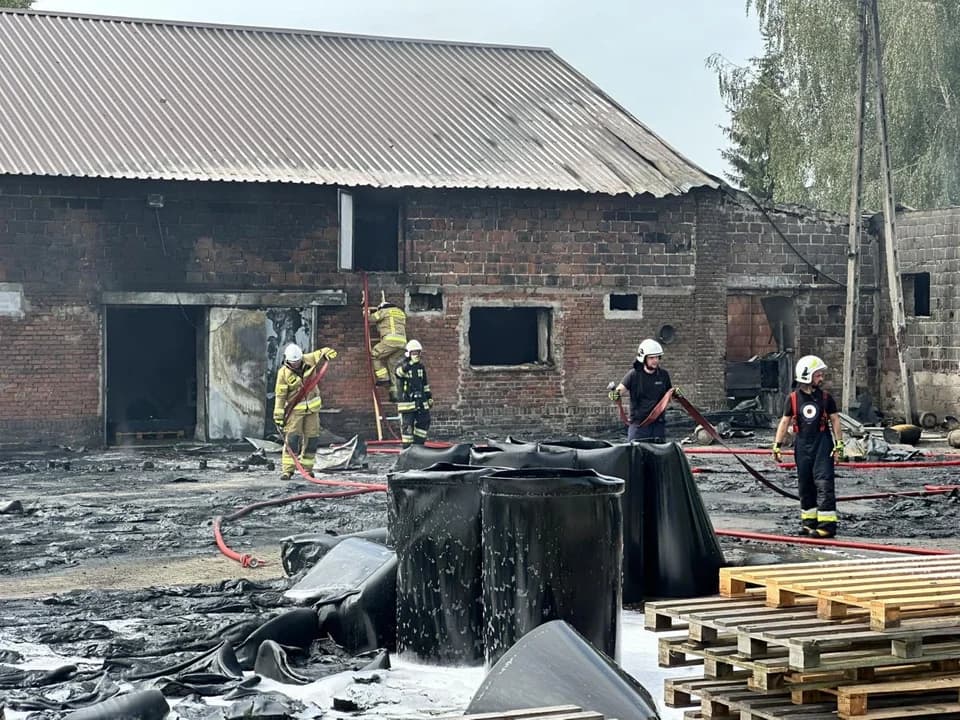 Ogromny pożar hali w gminie Żerków [ZDJĘCIA, WIDEO]