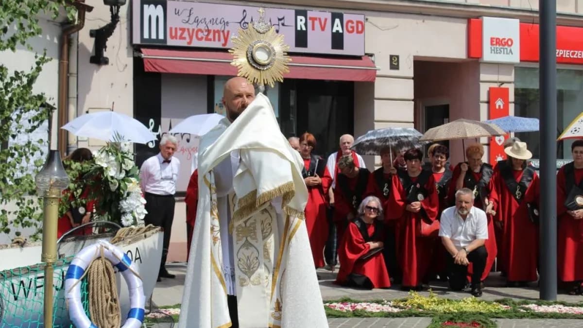 Jutro uroczystość Bożego Ciała. Z trzema procesjami w czterech parafiach