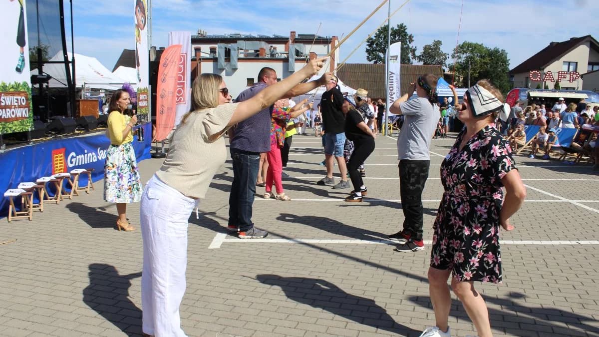 Tłumy na XII Święcie Parówki. Konkurs z parówką na wędce hitem imprezy