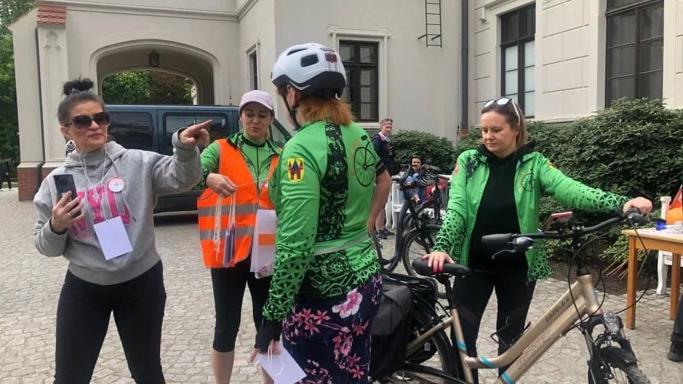 Ponad 100 rowerzystów jedzie w „Odjazdowym Bibliotekarzu” [ZDJECIA]
