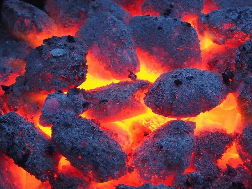 Kupił dwie tony węgla w sklepie PGG. Czy może jeszcze wnioskować do gminy o zakup opału?