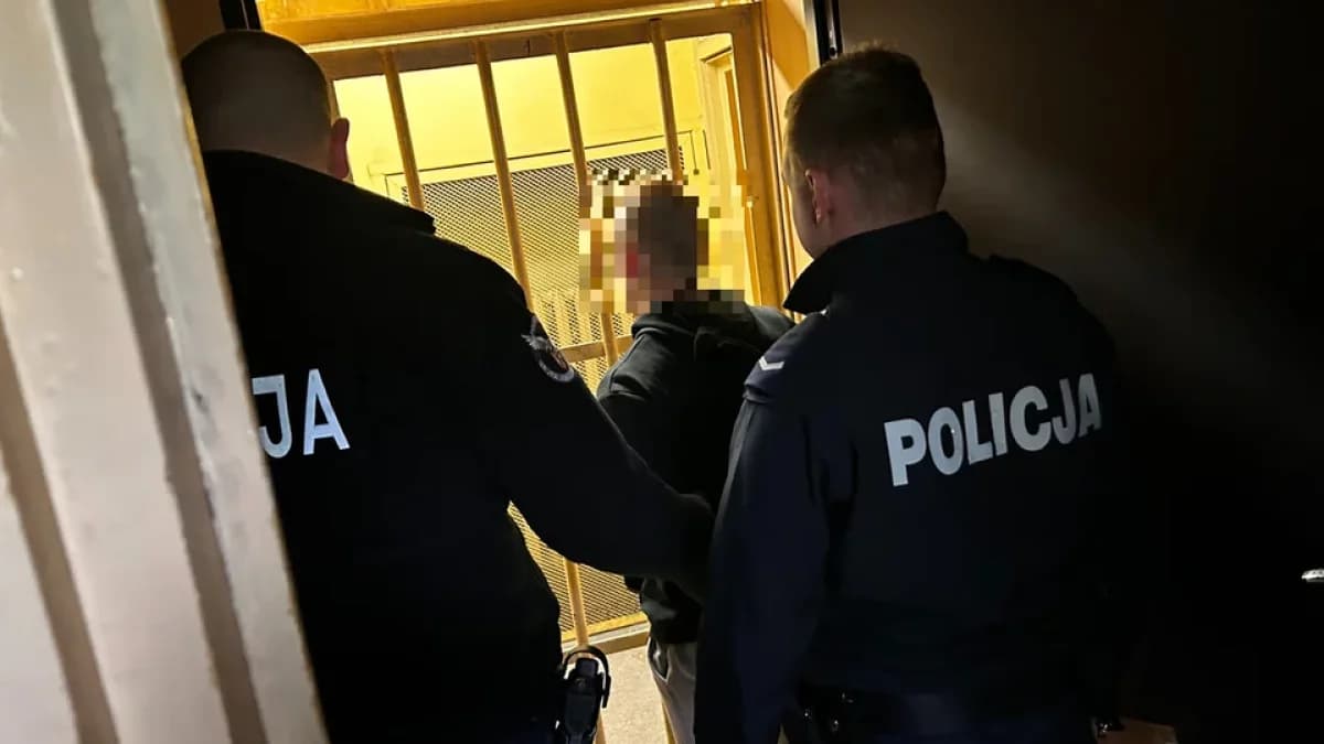 Zarzutem posiadania narkotyków zakończył się popołudniowy spacer 27-latka ulicami Witaszyc. Co mu grozi?