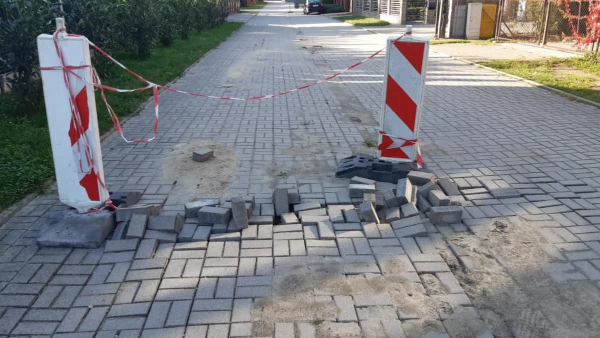 Ulewa uszkodziła nawierzchnię ulic w Jarocinie. Mieszkańcy pytają, kiedy nastąpi naprawa, urząd odpowiada