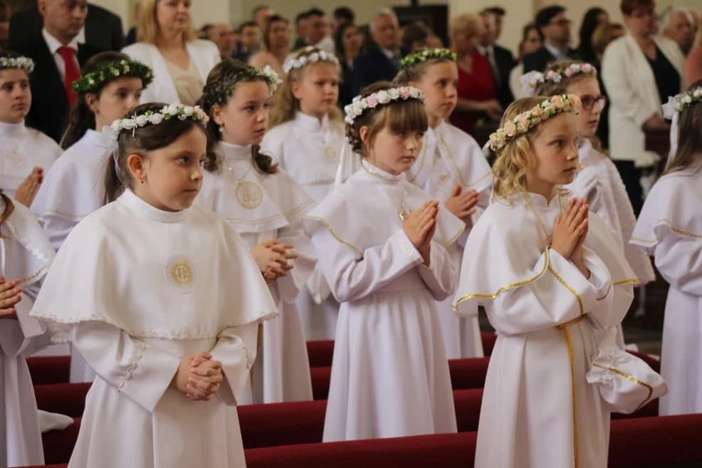 Pierwsza Komunia Święta w parafii Chrystusa Króla w Jarocinie [ZDJĘCIA]