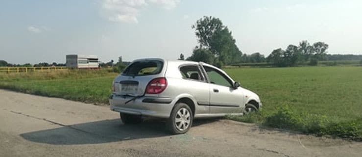 Porzucony samochód przy trasie z Jarocina do Żerkowa. Policja wyjaśnia sprawę