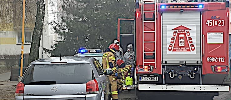 Rodzinna tragedia na osiedlu w Jarocinie. Mąż nie żyje, żona trafiła do szpitala [ZDJĘCIA]