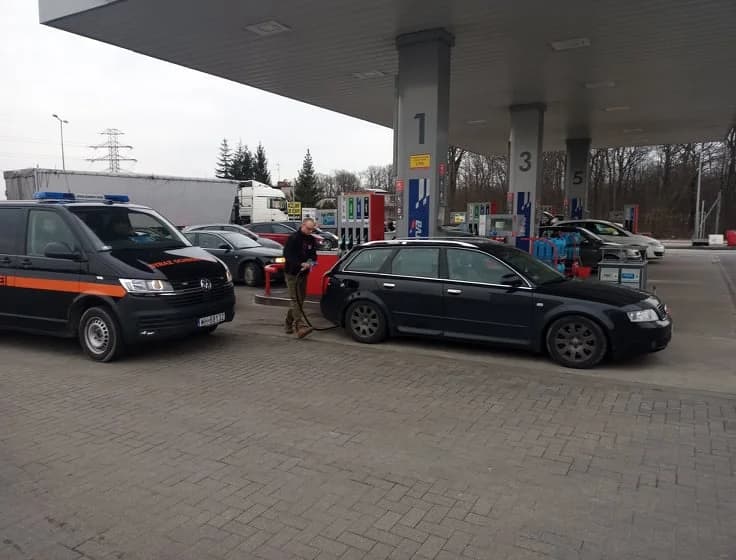 Jarocin. Kolejki na stacjach benzynowych [ZDJĘCIA]