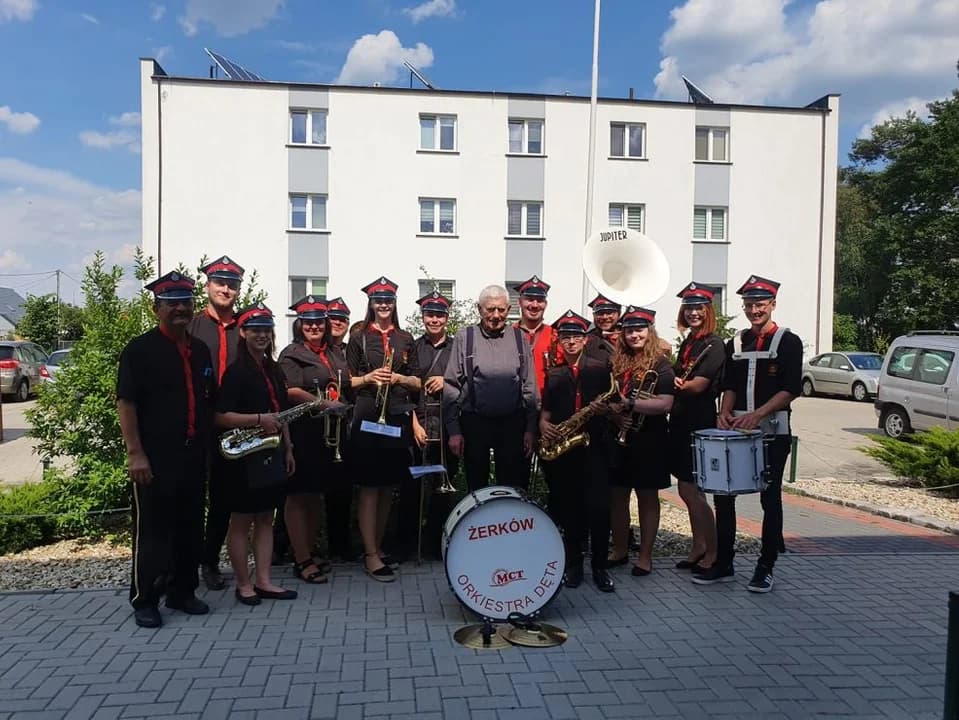 Orkiestra z Żerkowa zrobiła niespodziankę złotemu jubilatowi [ZDJĘCIA]