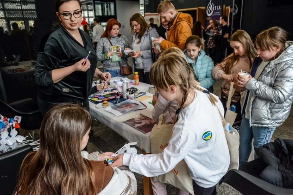 Młodzież z ZSP nr 2 w Jarocinie dla Ukraińców. Ile udało się zebrać na koncercie? [ZDJĘCIA]