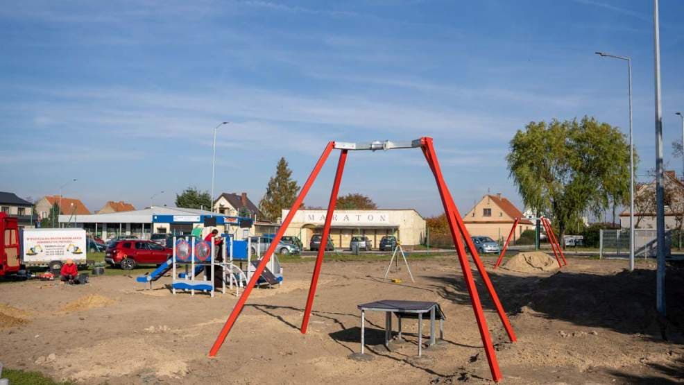 Nowy plac zabaw przy ul. Maratońskiej w Jarocinie